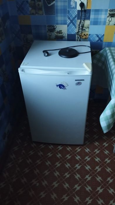 Продаю холодильник маленький