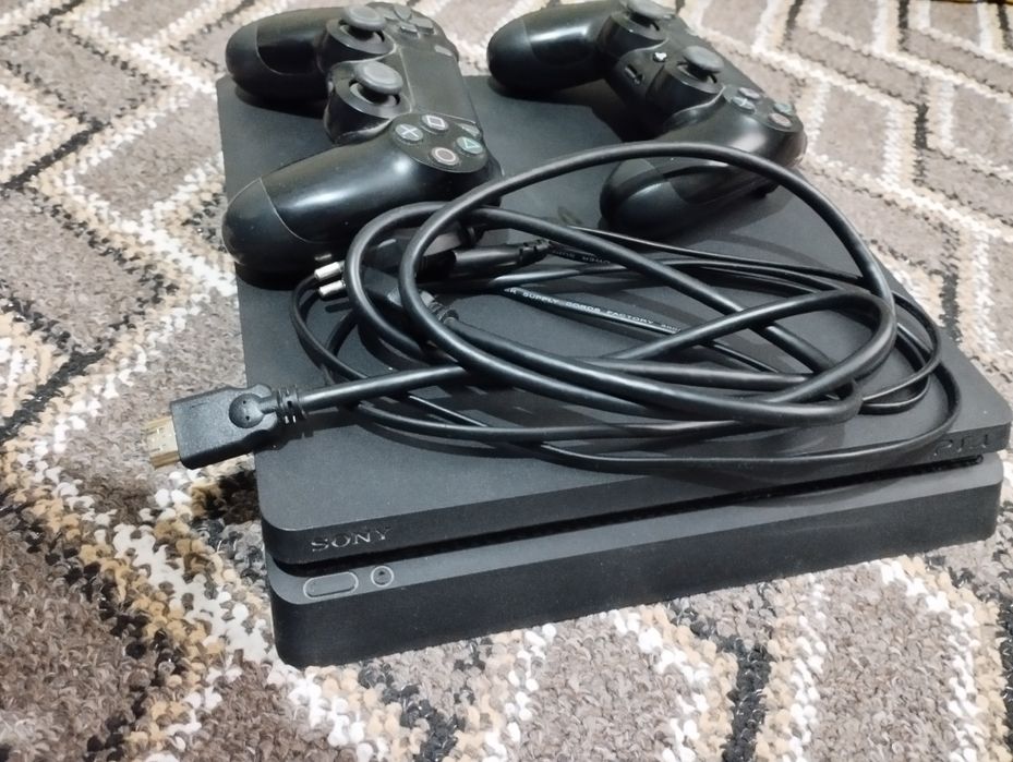 Play station 4 sotiladi