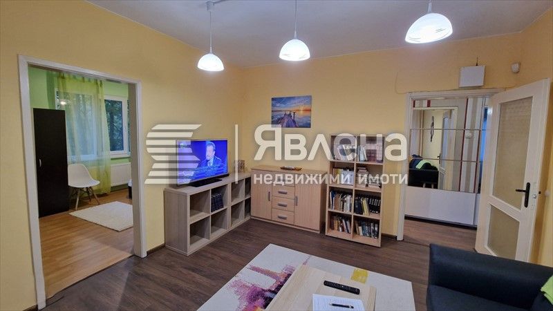 Дава се под наем Тристаен апартамент в София, Красно село - 80 кв.м за 650 € - Снимка #1