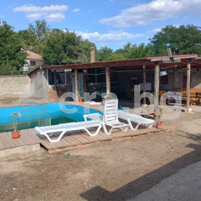 Едноетажна къща с басейн в кв."Рилци" гр. Добрич