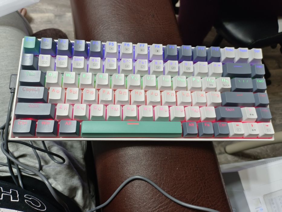 Продам клавиатуру Machenike