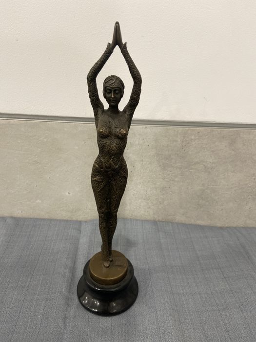 Statueta ,semnata D.H.Chiparus