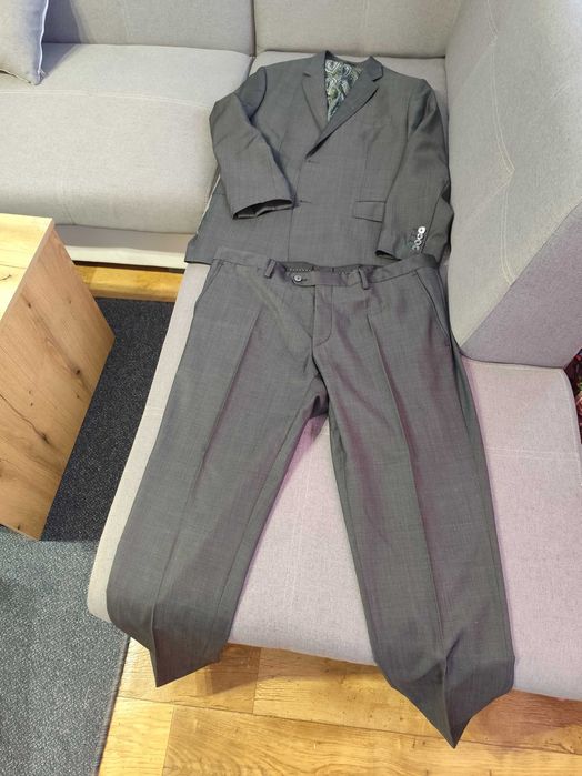 Костюми - черен и тъмно сив