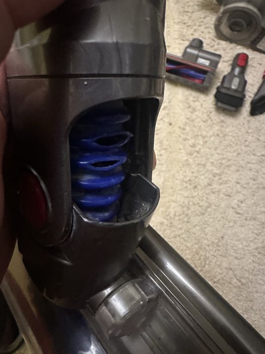 Aspirator Dyson V8