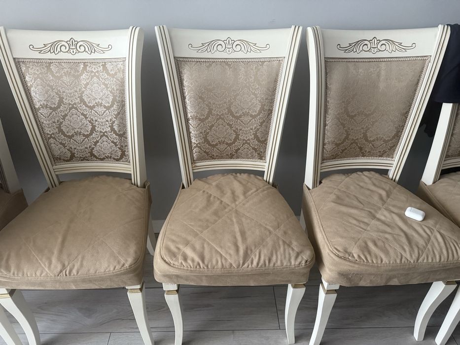 Стол и 12 стульев в отличном состоянии