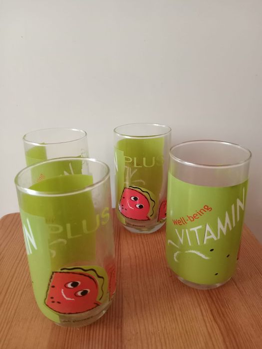 Продам наборы графины со стаканчиками и др.