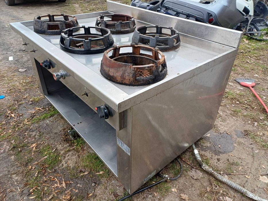 Профисионална газова печка с 5 котлона