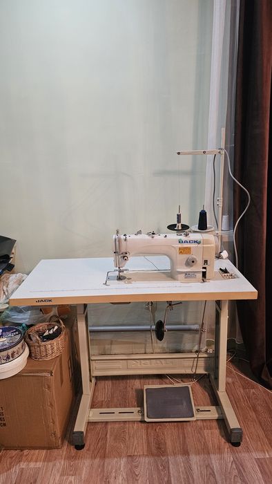 Продам швейную машинку Jack