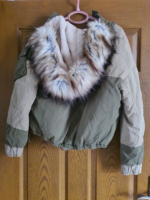 Яке във войнишкозелено Bershka