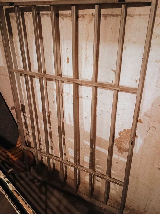 1. Метална Врата 2.Дървена Интериорна и 3. Решетка за Прозорец