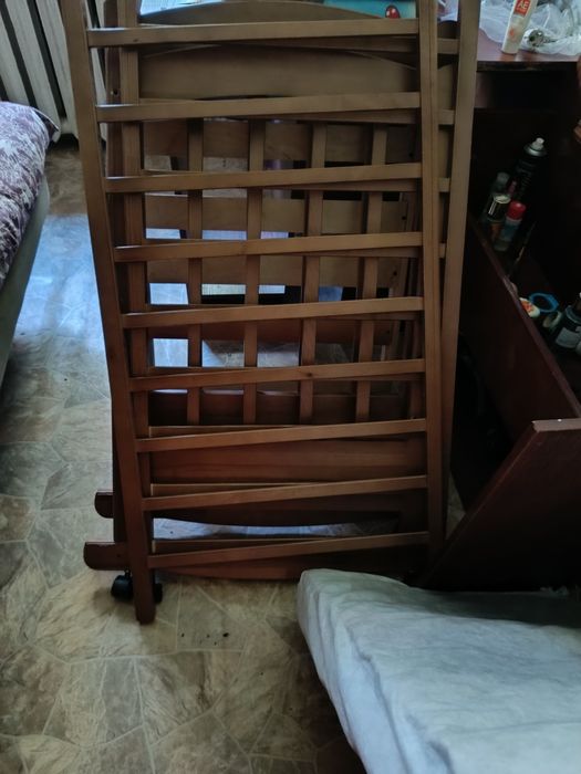 Деревянная кроватка