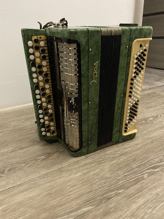 Продам Баян срочно