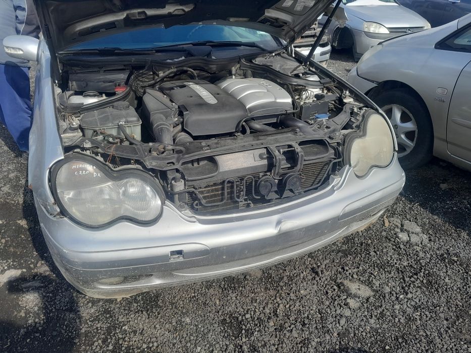 Продавам мерцедес с класа 2.2 дизел на части