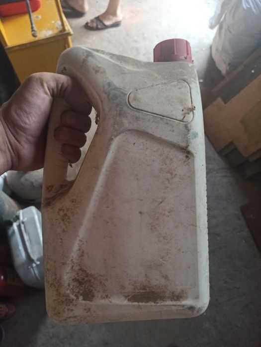 Канистры пластиковые разный объем