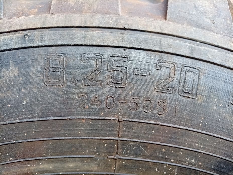 Гуми за товарен автомобил 8.25×20