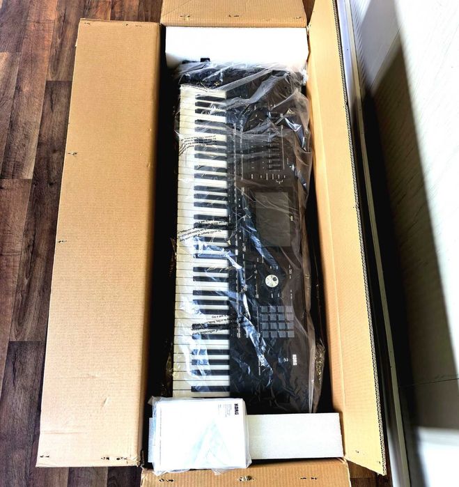 Korg pa5x  76 клавиша ,чисто нов !  С твърд калъф и тонколона Корг в комплект