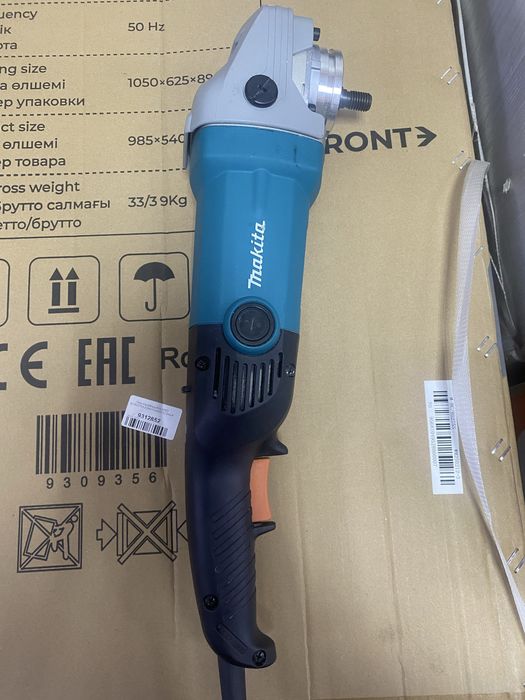 Полировальная машина Makita SA7000C