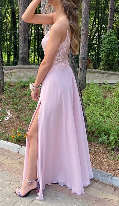 Елегантна розова дълга рокля