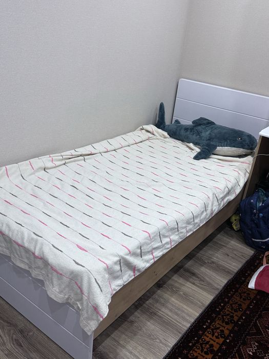 Срочно продам кровать с матрасом