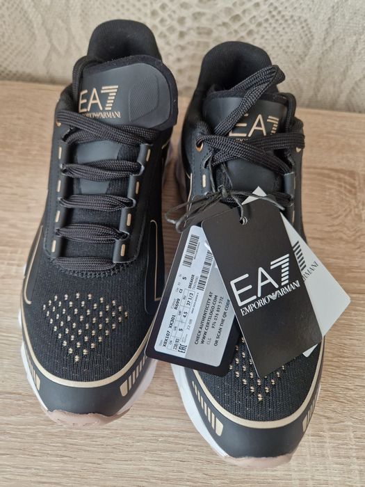 Нови оригинални дамски маратонки EA7, размер 37