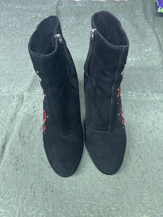 Botine brodate Stradivarius