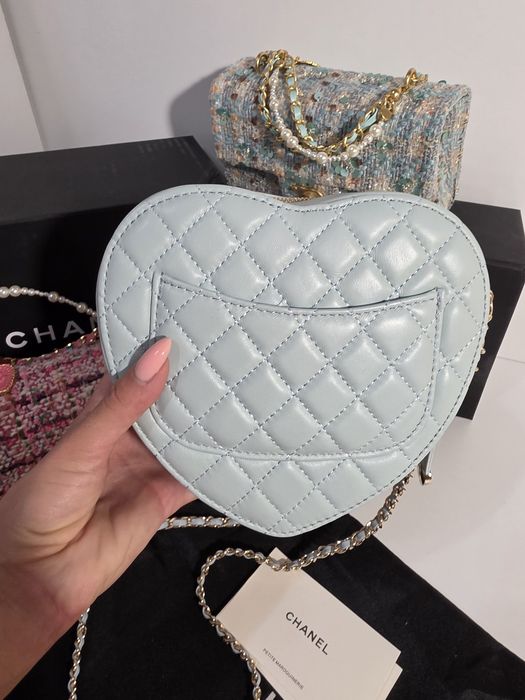 Налична чанта Chanel Heart Bag синя