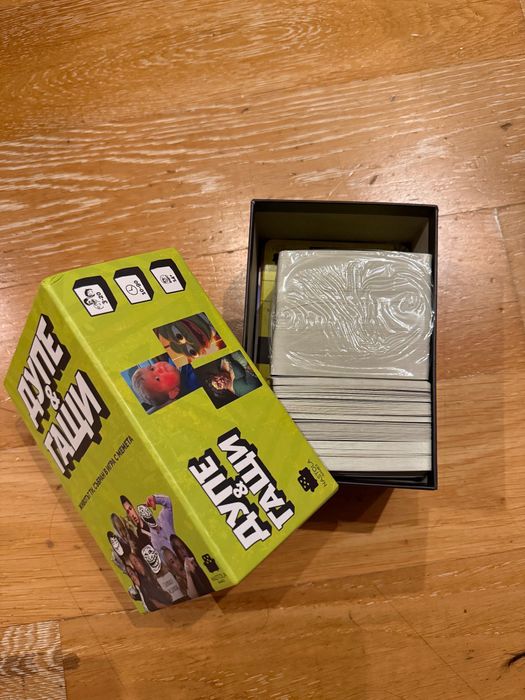 Настолна игра дупе и гащи