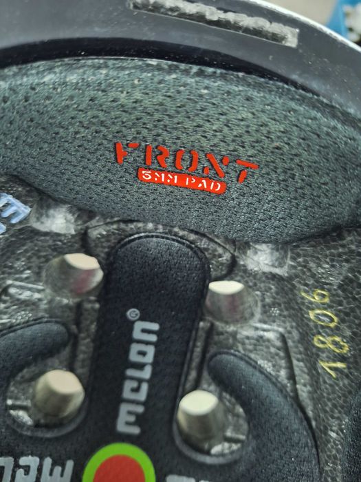 Продавам  оригинални каски Melon.