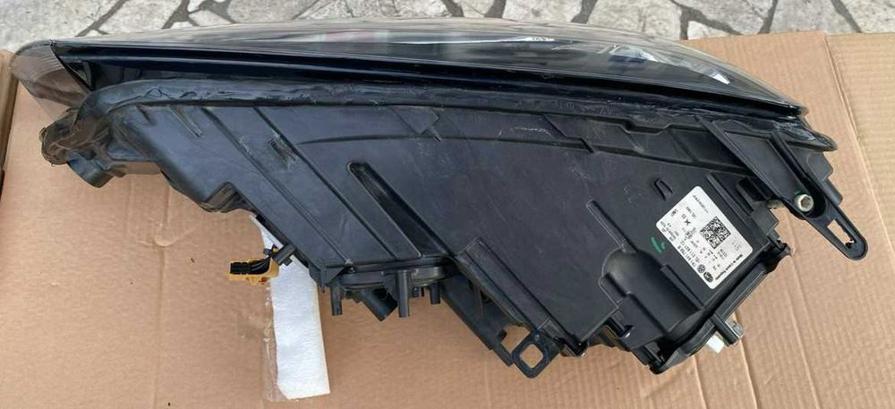 Оригинален фар HELLA за Фолкваген Туарег (VW Touareg) Facelift