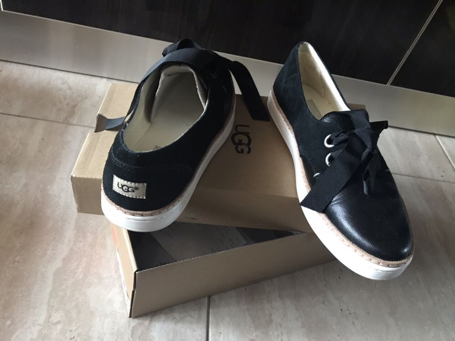 Balerini UGG din piele naturala
