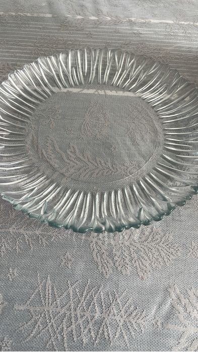 Продам салатники , вазы , сахарницу и др