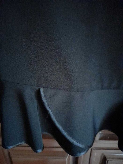 Sacou dama catifea raiata bej H&M si fusta neagra pentru evenimente M