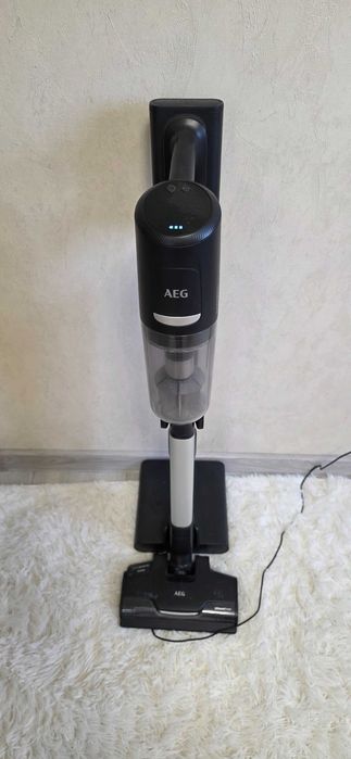 безкабелна AEG 8000 прахосмукачка