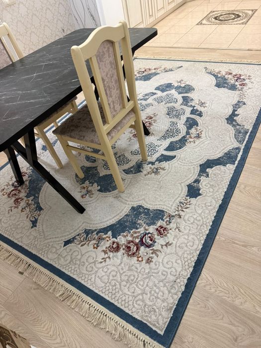 Продам ковер и стол