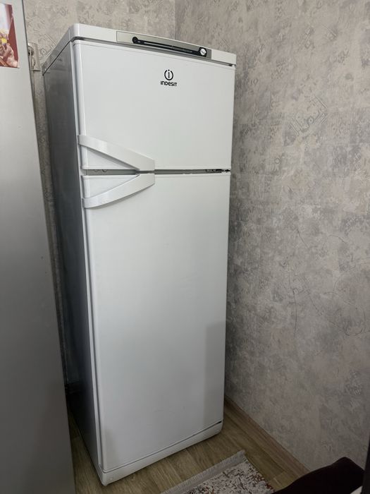 Холодильник Indesit
