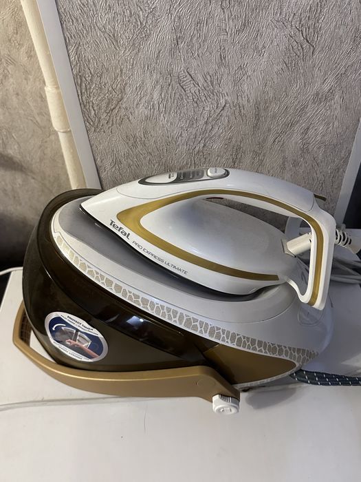 Парогенератор Tefal GV-9581 золотистый