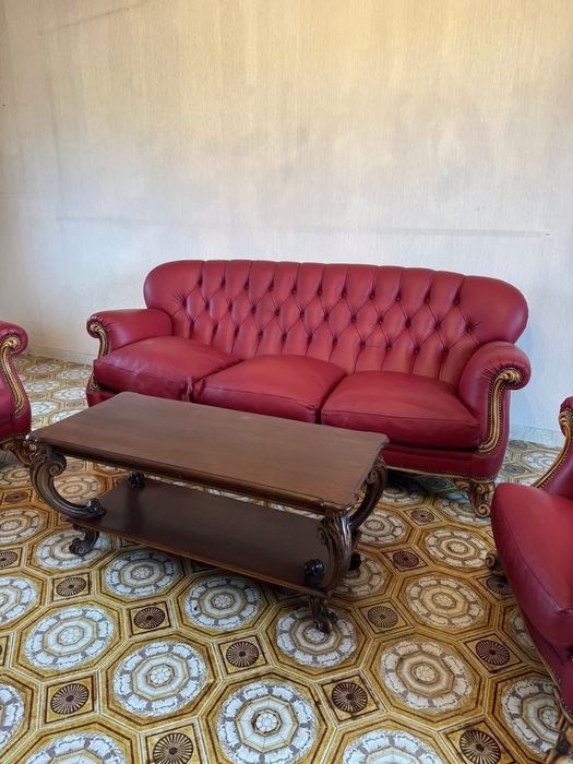 Salon superb, compus din:
 Canapea din piele, 3 locuri set salon italy