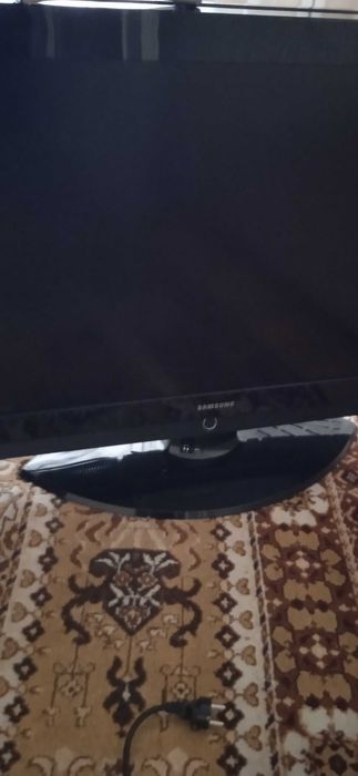 Продавам TVсамсунг плазма работещ с дистанционо