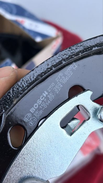 Bosch 0 986 487 702 спирачни челюсти