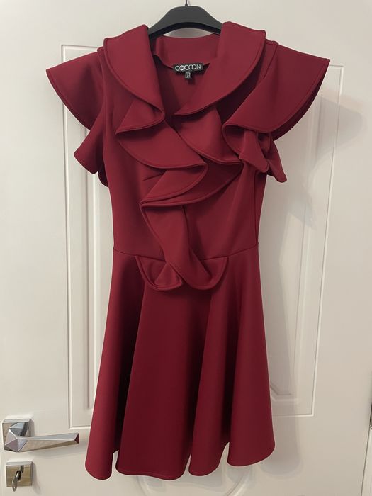 Червена къса рокля