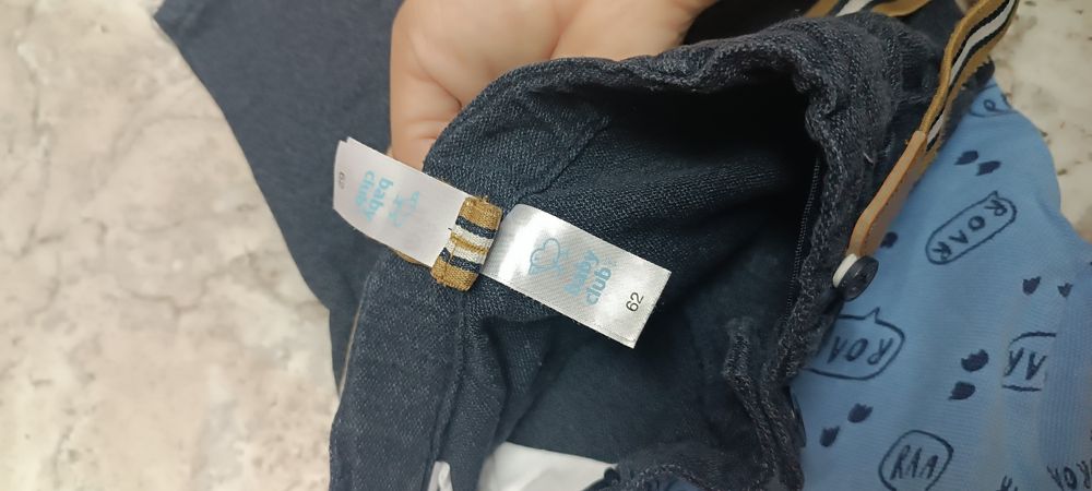 Vând costumaș set bebe mărime 62