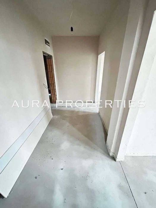 Продава се Двустаен апартамент в Разград, Център - 70 кв.м за 1203 €/кв.м - Снимка #4