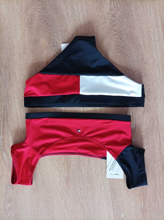 Tommy Hilfiger/  Guillermina baeza Нови бански 9-10-12год