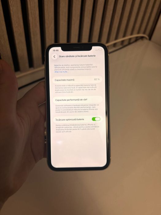 Vand iphone 11 simplu