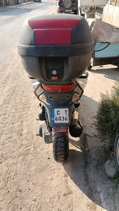 Продавам скутер Peugeot speedfight 2