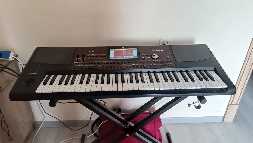 KORG PA 700 Синтезатор Оркестратор,в отличном состоянии