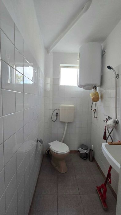 Дава се под наем Етаж от къща в Търговище, Център - 94 кв.м за 54860.7 € - Снимка #12