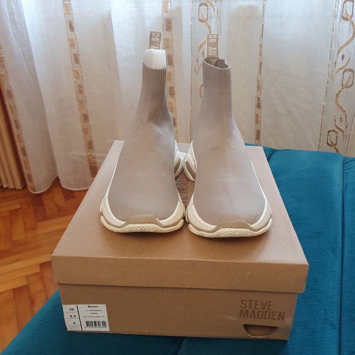 Ghete material elastic nr 39/ 24,5 cm noi pret 200