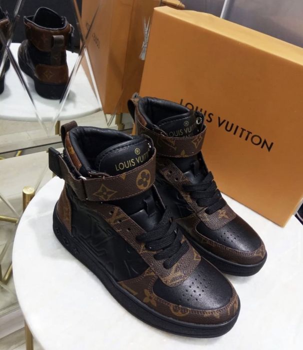 Продам кроссовки 37-38 размера,кожа