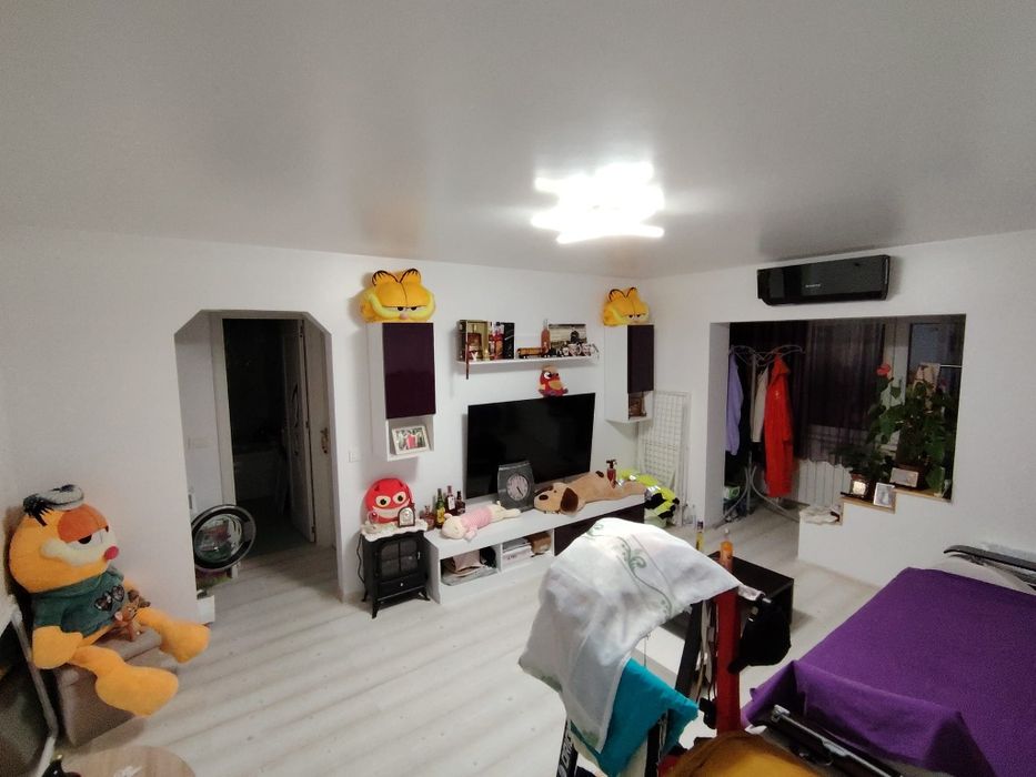 Vand apartament cu 3 camere